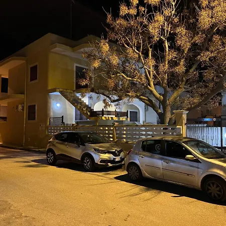 فيلة A Due Passi Dal Mare *
